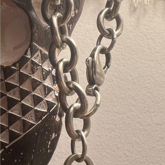 Tiffany and Co. 8” Sterling Silver Bracelet with a 1” Charm. - Picture 4 of 11